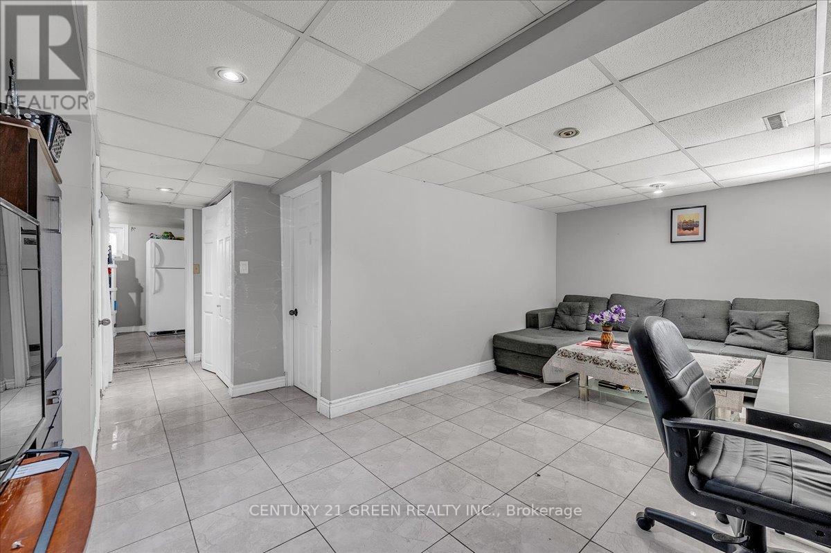 32 Beech Street, Brampton, Ontario L6V 1V1 - Photo 30 - W12929048