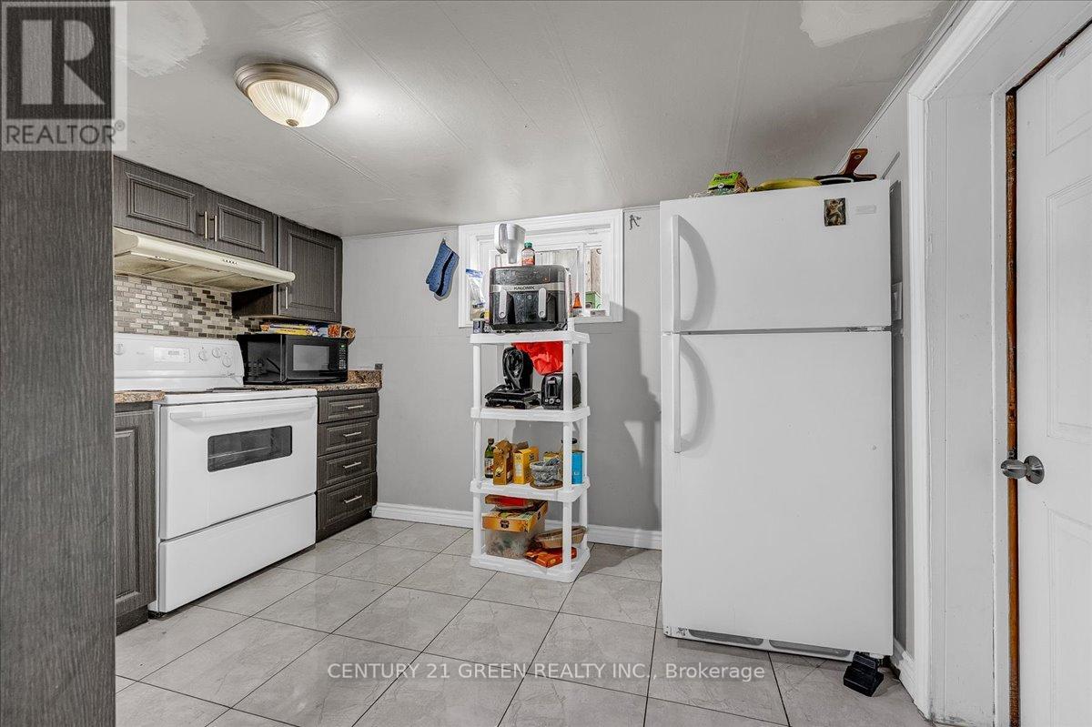 32 Beech Street, Brampton, Ontario L6V 1V1 - Photo 31 - W12929048