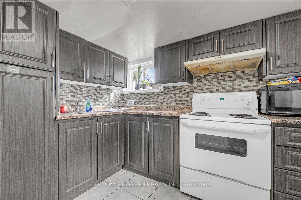 32 Beech Street, Brampton, Ontario L6V 1V1 - Photo 32 - W12929048