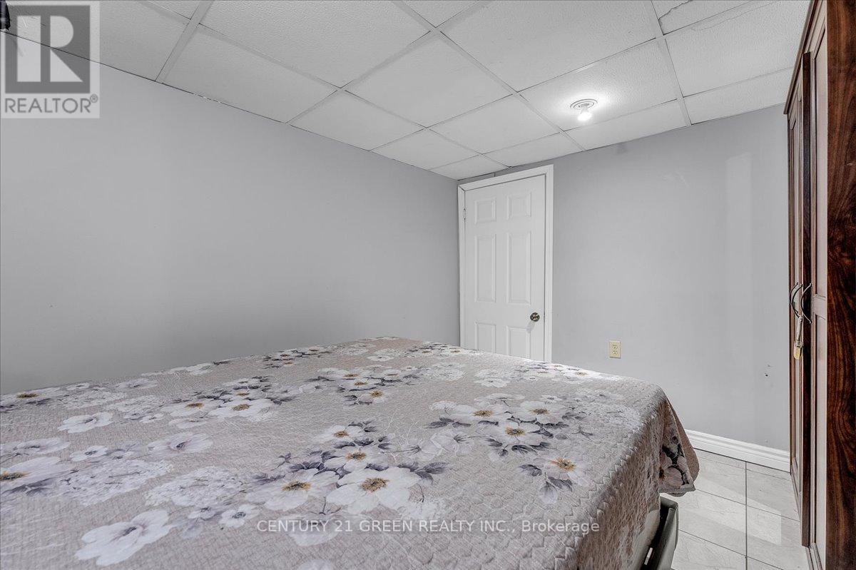 32 Beech Street, Brampton, Ontario L6V 1V1 - Photo 36 - W12929048