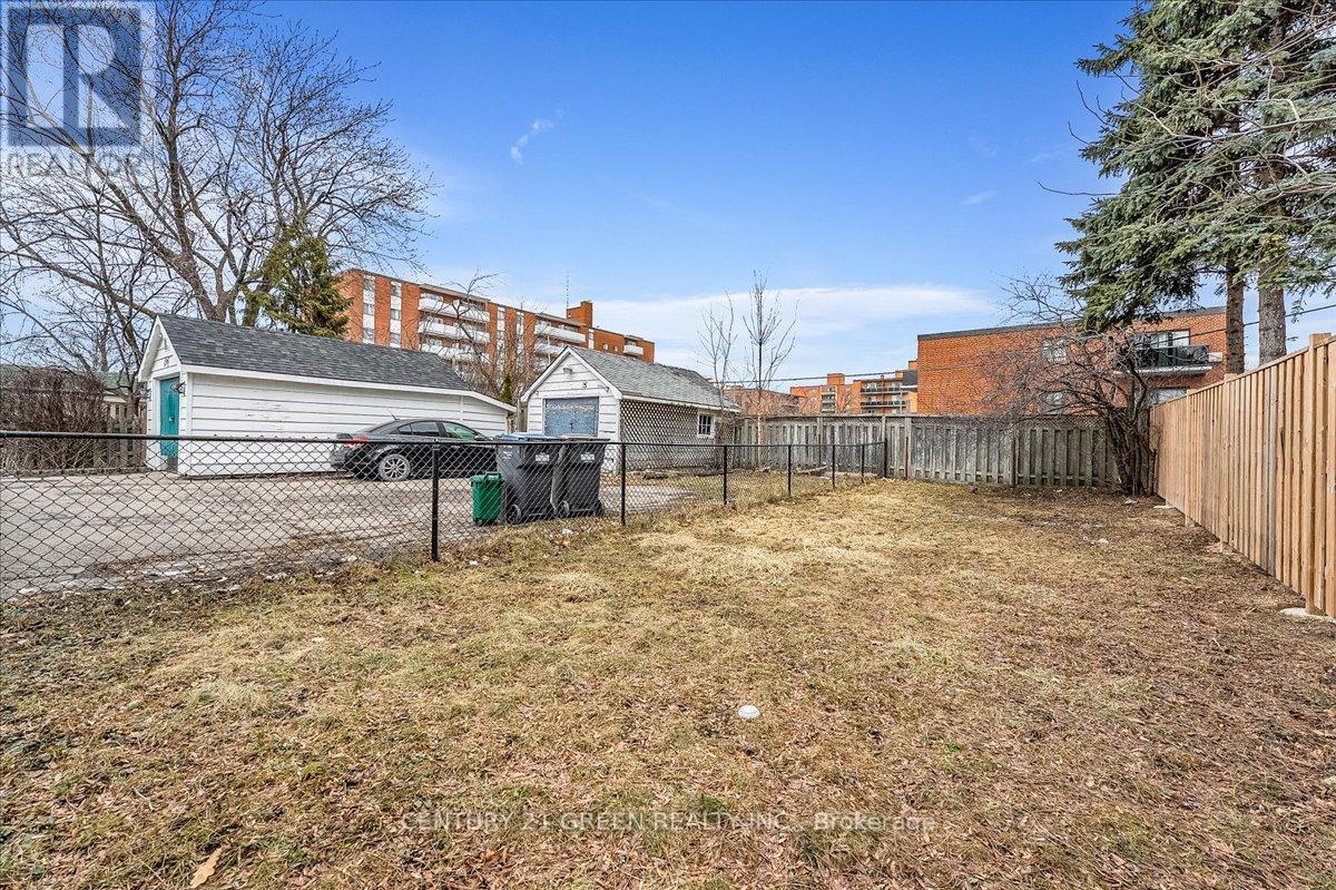 32 Beech Street, Brampton, Ontario L6V 1V1 - Photo 39 - W12929048