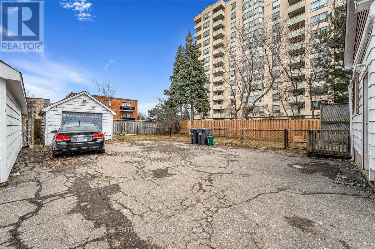 32 Beech Street, Brampton, Ontario L6V 1V1 - Photo 40 - W12929048