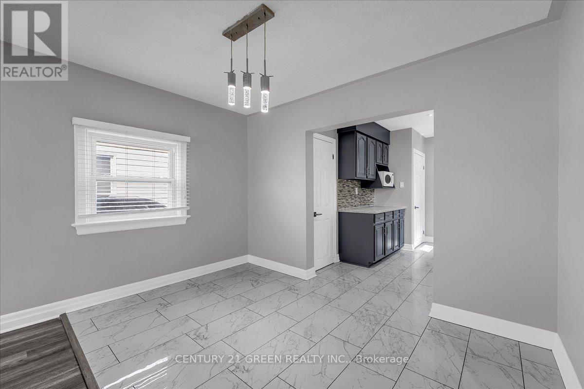 32 Beech Street, Brampton, Ontario L6V 1V1 - Photo 9 - W12929048