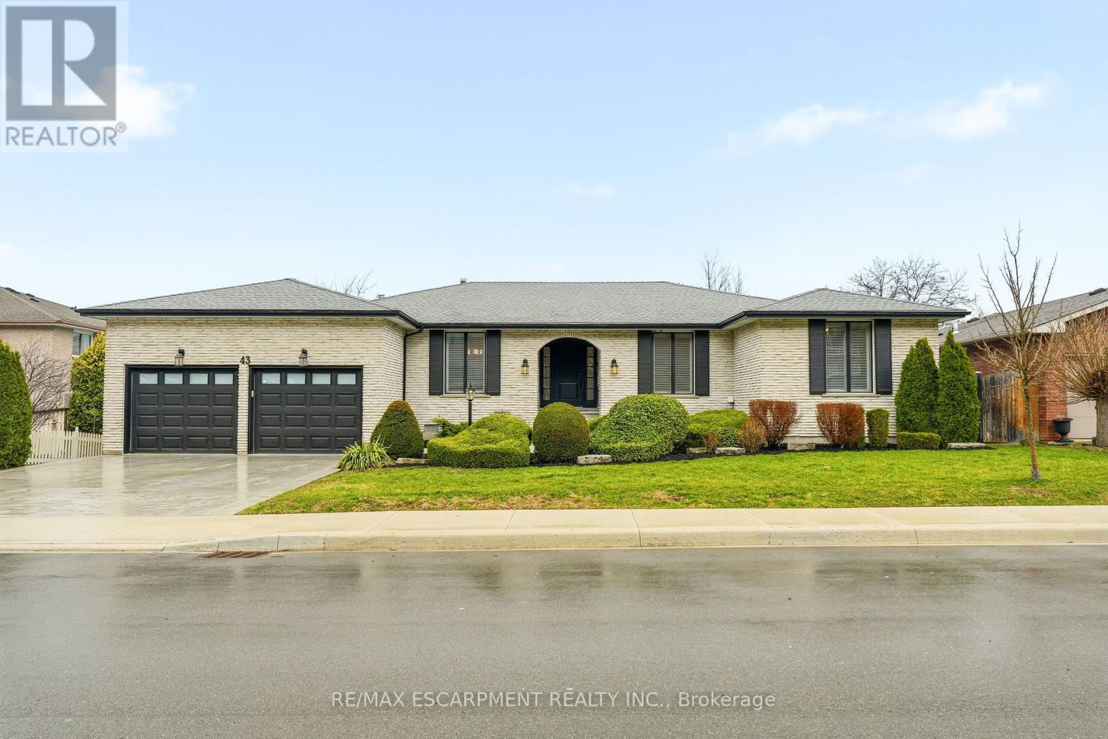 43 MAPLE DRIVE, Hamilton, Ontario