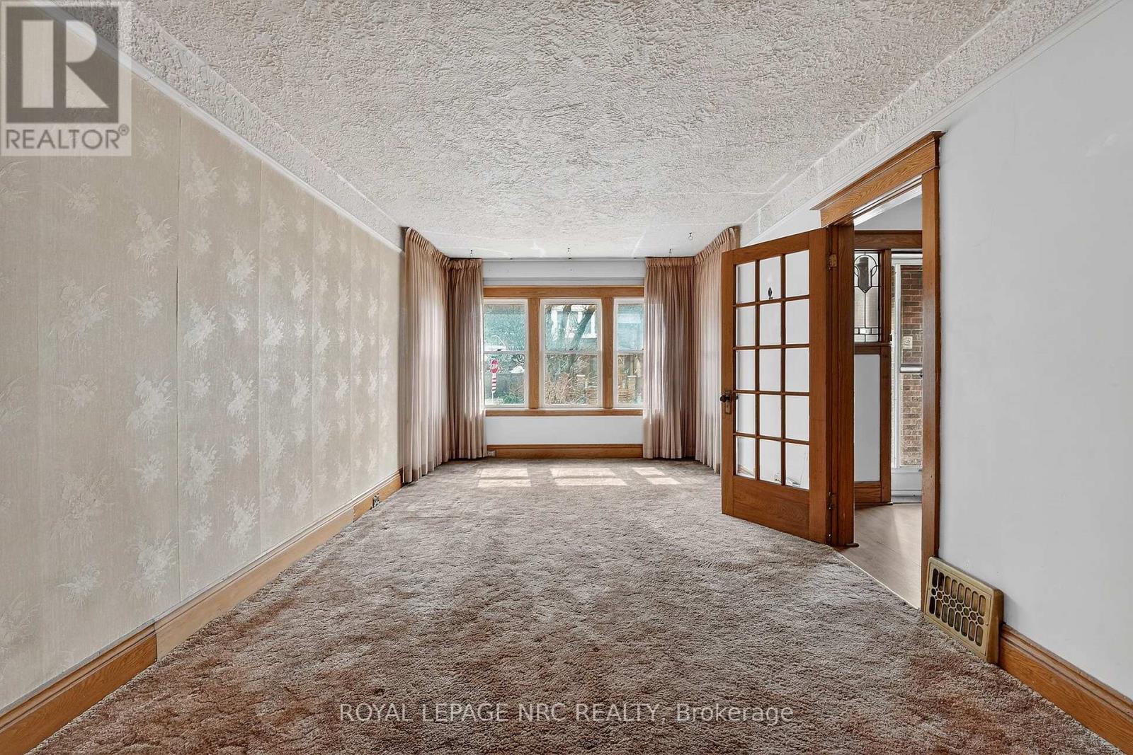 227 Cumberland Avenue, Hamilton, Ontario  L8M 1Z8 - Photo 4 - X12929052