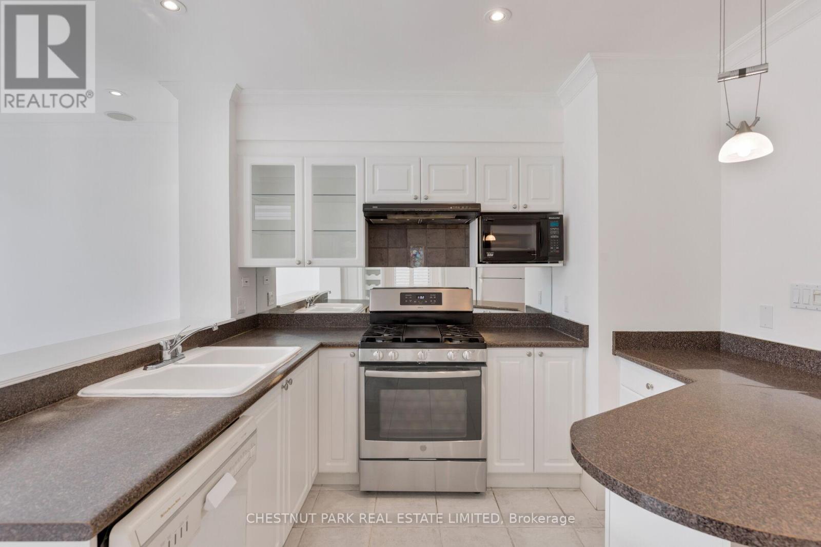 126 Browning Avenue, Toronto, Ontario  M4K 1W3 - Photo 11 - E12926292