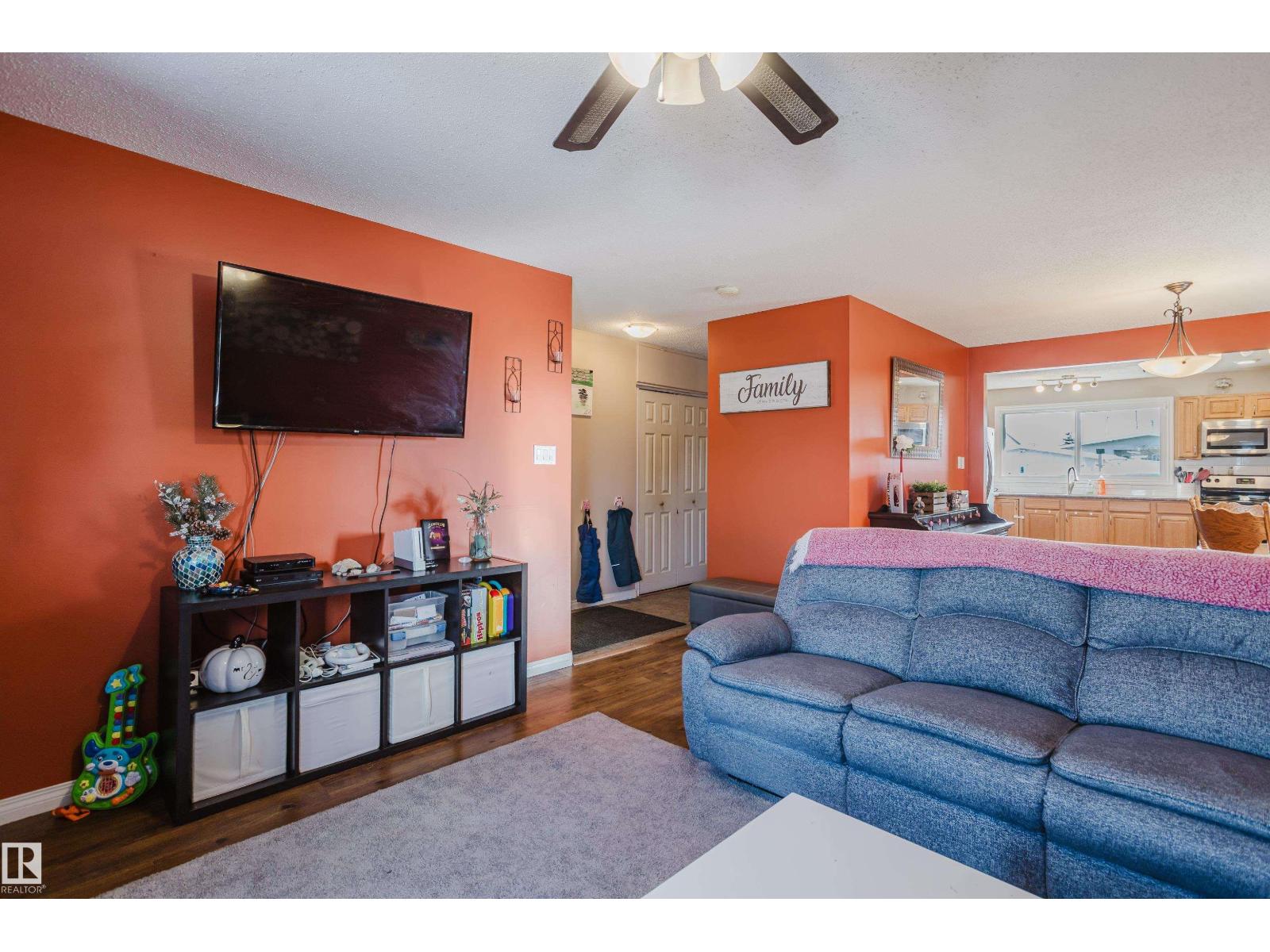 8707 151 Av Nw, Edmonton, Alberta  T5E 5Y1 - Photo 2 - E4479079