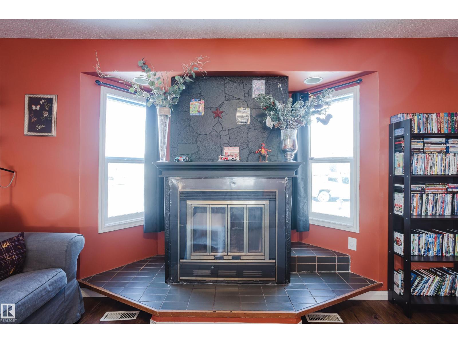 8707 151 Av Nw, Edmonton, Alberta  T5E 5Y1 - Photo 5 - E4479079