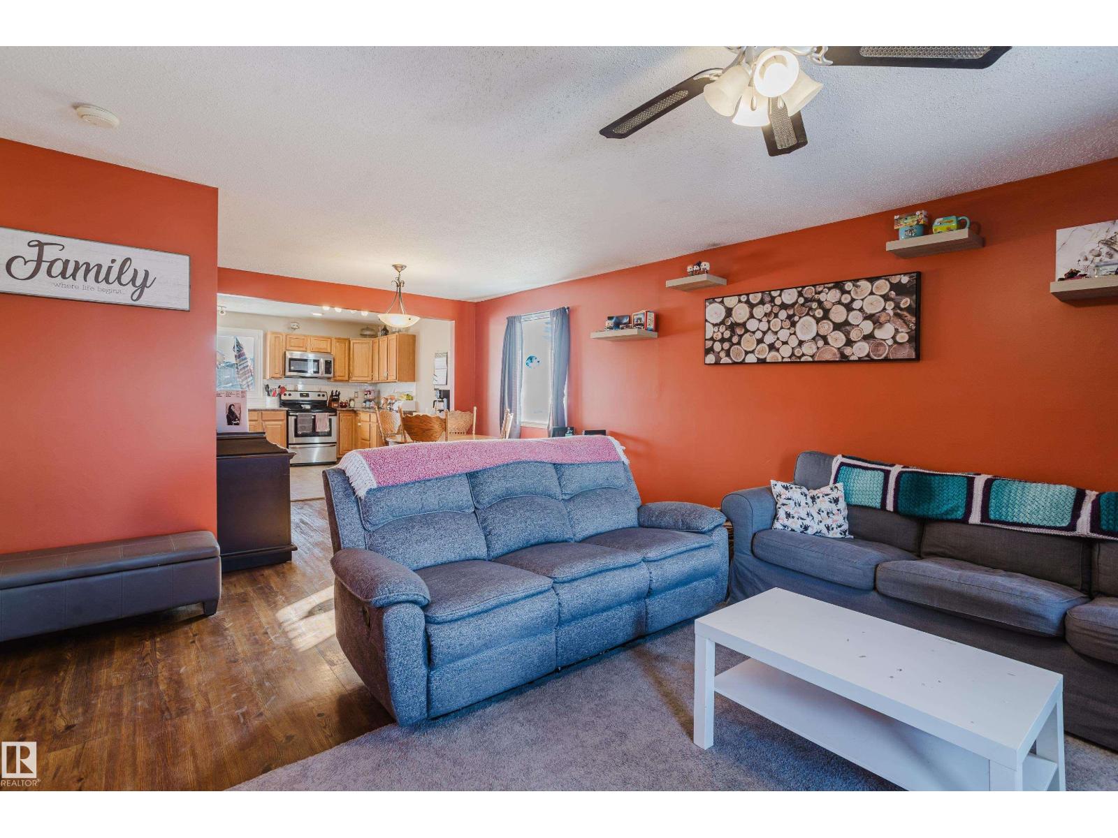 8707 151 AV NW, Edmonton, Alberta