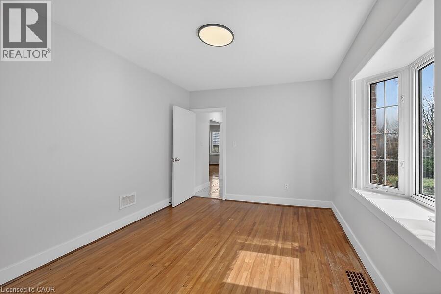 21 East 34th Street, Hamilton, Ontario  L8V 3W2 - Photo 12 - 40815619