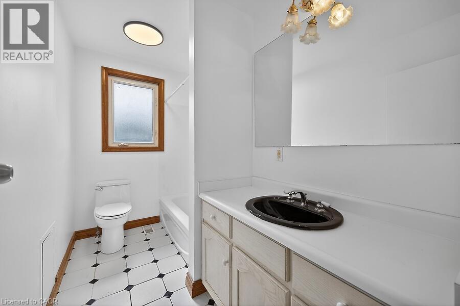 21 East 34th Street, Hamilton, Ontario  L8V 3W2 - Photo 24 - 40815619