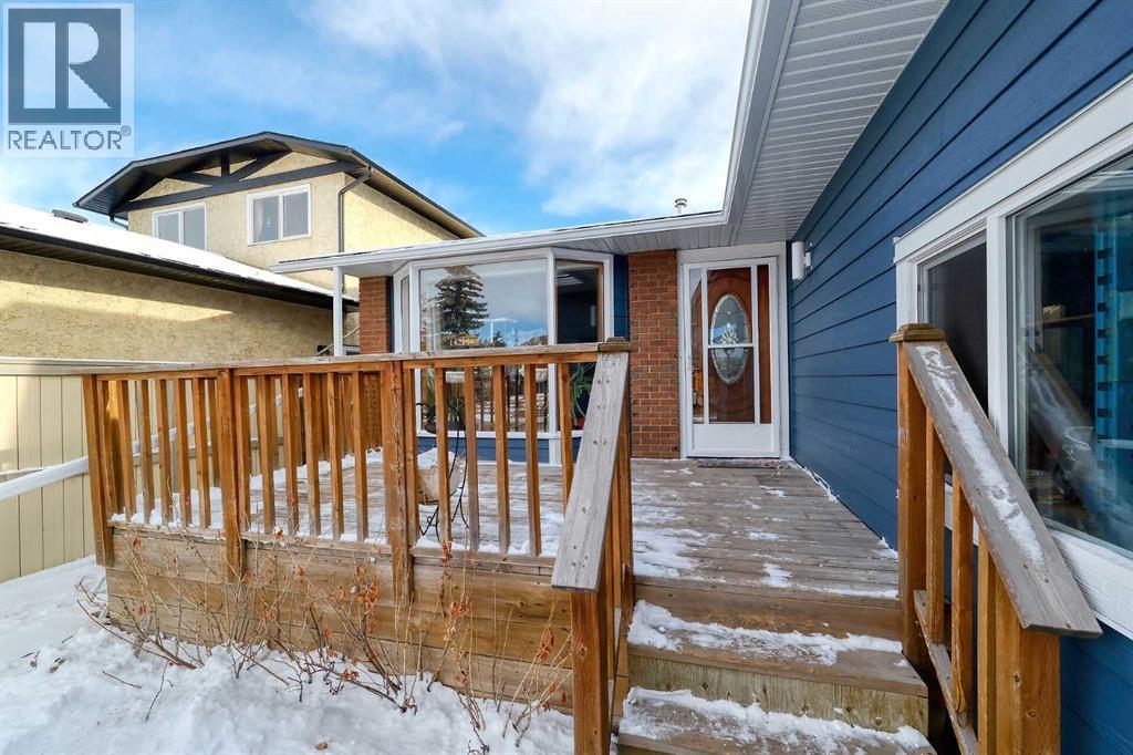 48 Bernard Way Nw, Calgary, Alberta  T3K 2E9 - Photo 4 - A2284800