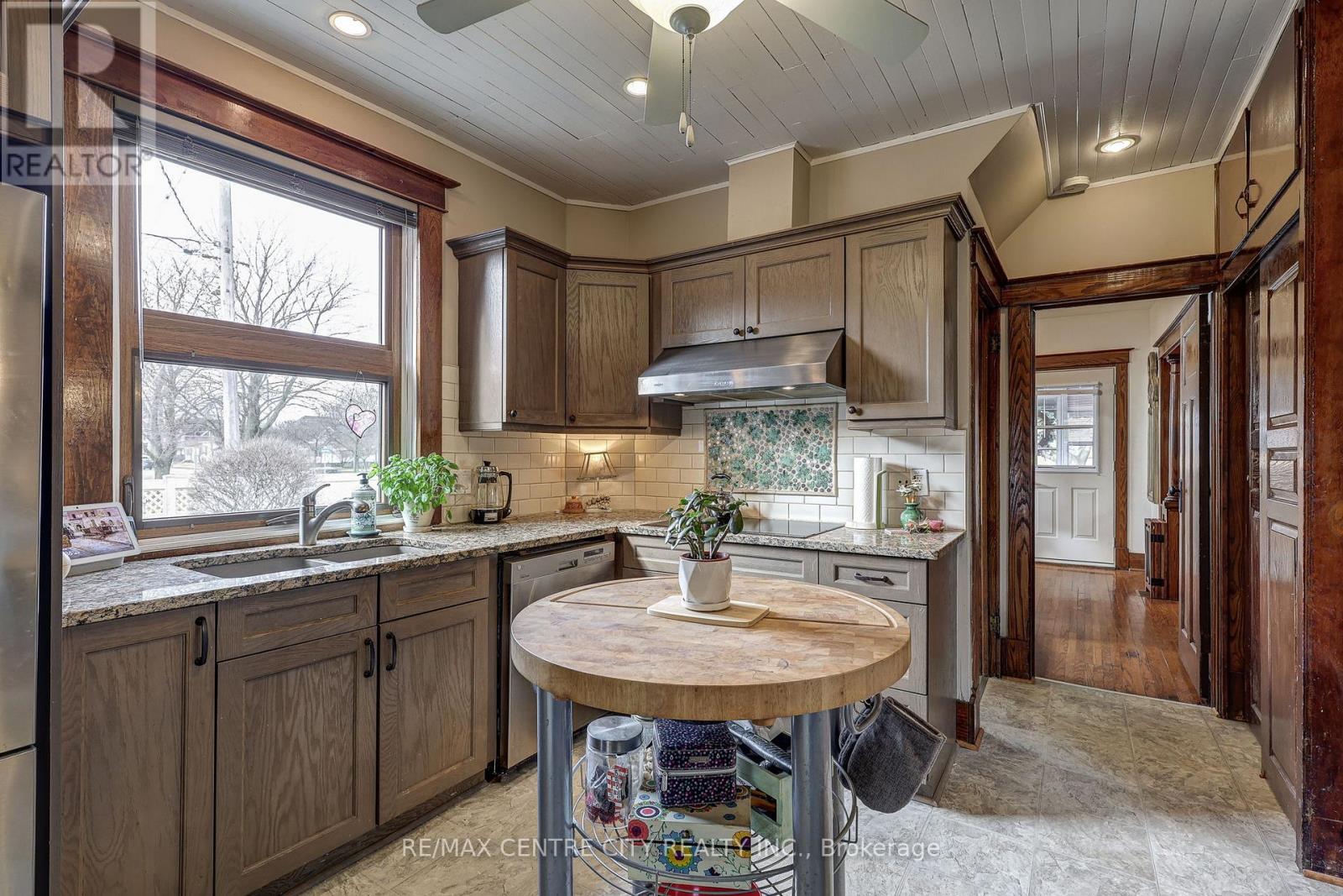 36 Wilson Avenue, St. Thomas, Ontario  N5R 3P8 - Photo 14 - X12929120