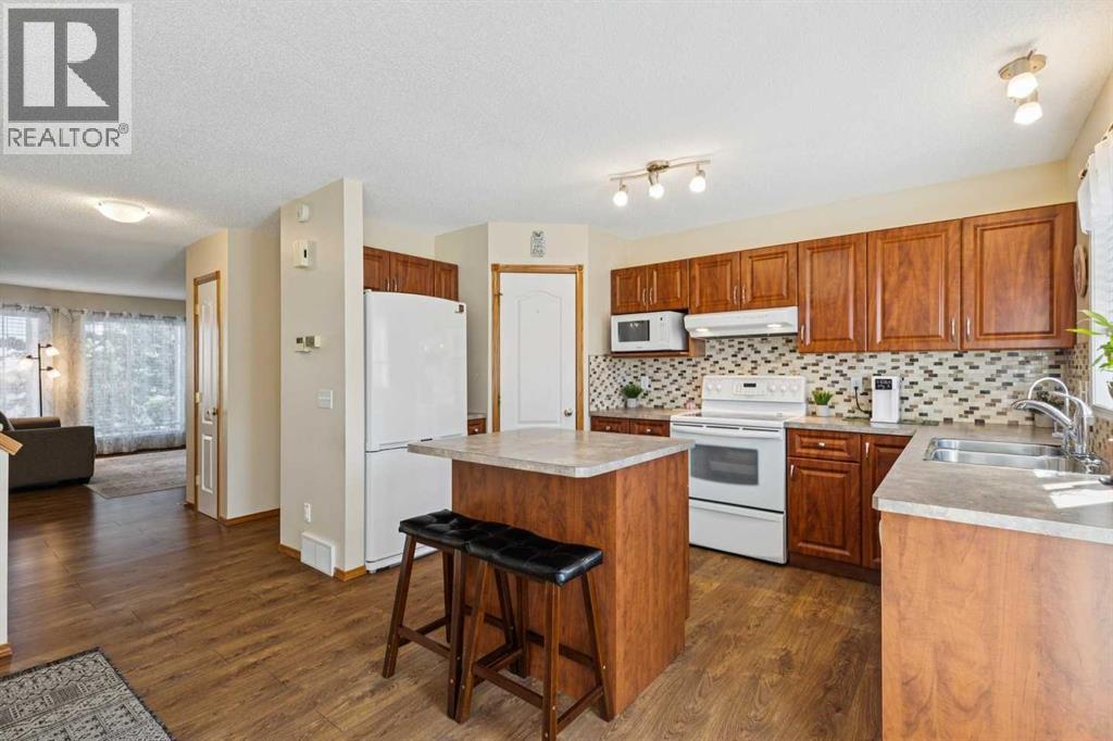 37 Somervale Close Sw, Calgary, Alberta  T2Y 3L4 - Photo 6 - A2293910