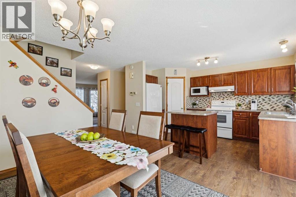 37 Somervale Close Sw, Calgary, Alberta  T2Y 3L4 - Photo 10 - A2293910