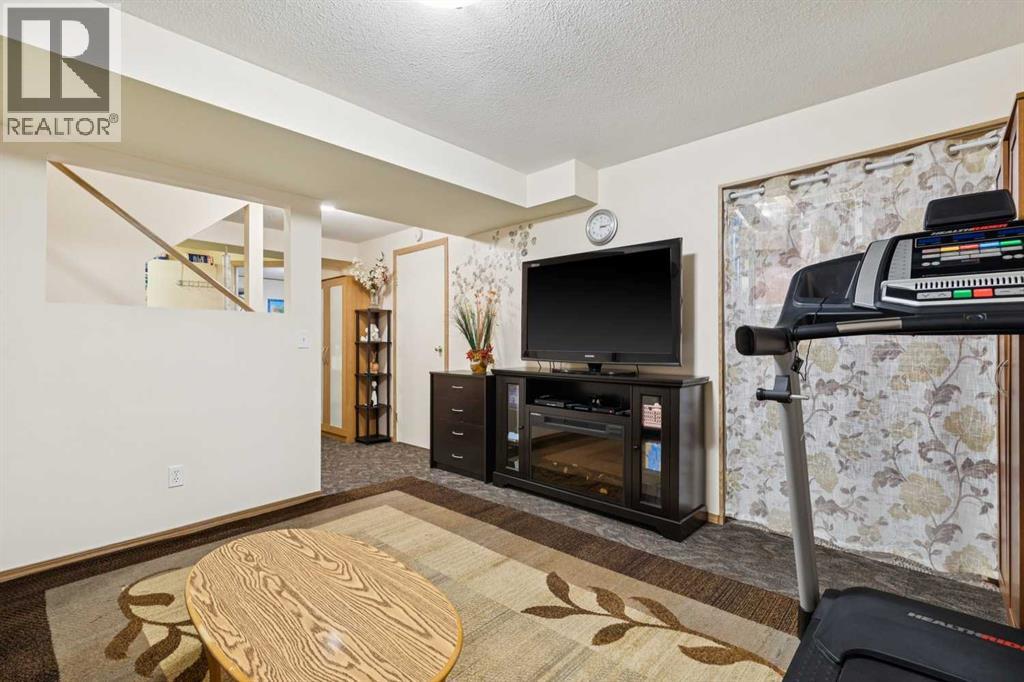 37 Somervale Close Sw, Calgary, Alberta  T2Y 3L4 - Photo 20 - A2293910