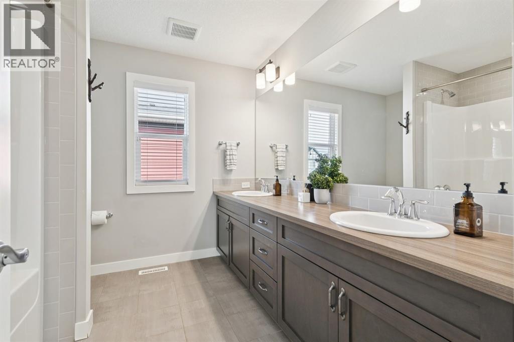 30 Mount Rae Terrace, Okotoks, Alberta  T1S 0M6 - Photo 22 - A2295349