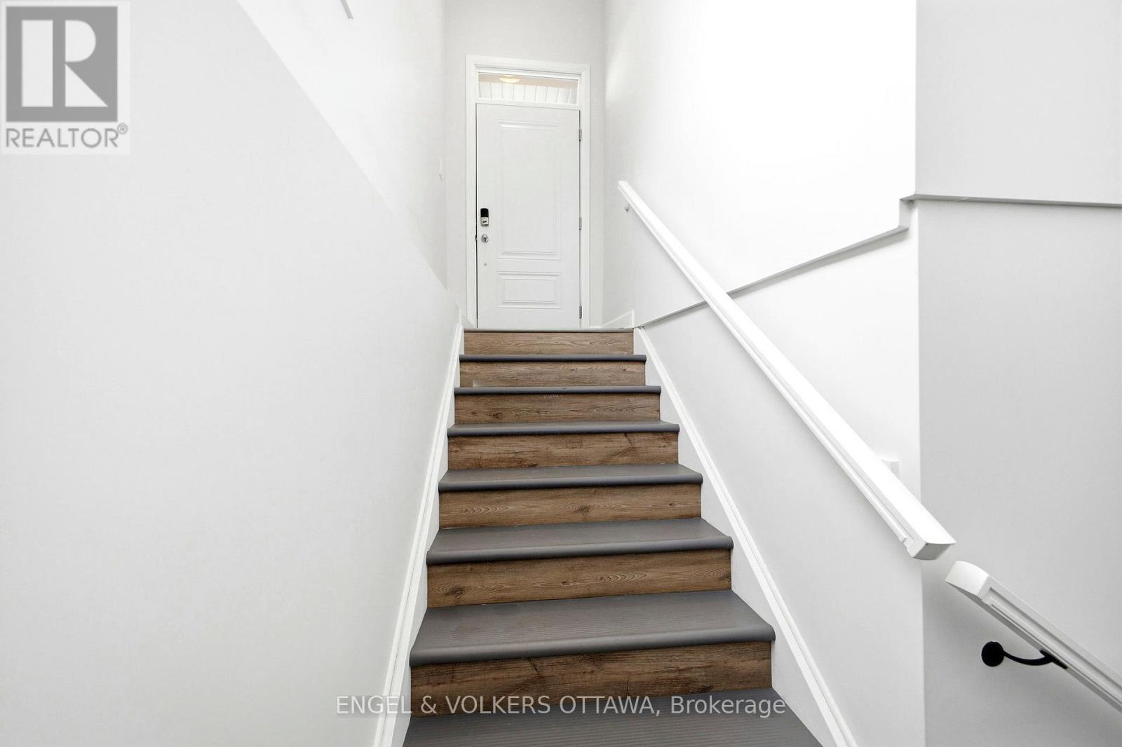 B - 112 Carss Street, Mississippi Mills, Ontario  K0A 1A0 - Photo 3 - X12929172