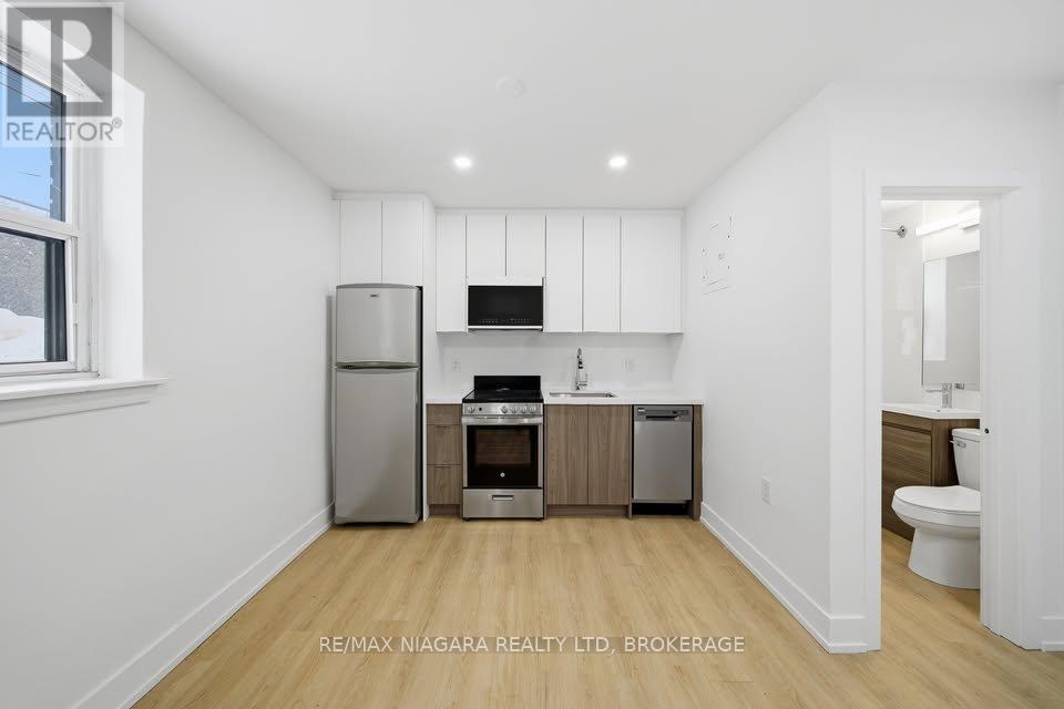 995 O'connor Drive, Toronto, Ontario  M4B 2T1 - Photo 2 - E12929186