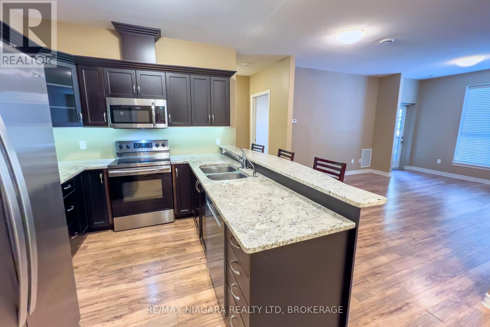 306 - 2799 St. Paul Avenue, Niagara Falls, Ontario  L2J 2L3 - Photo 4 - X12929130