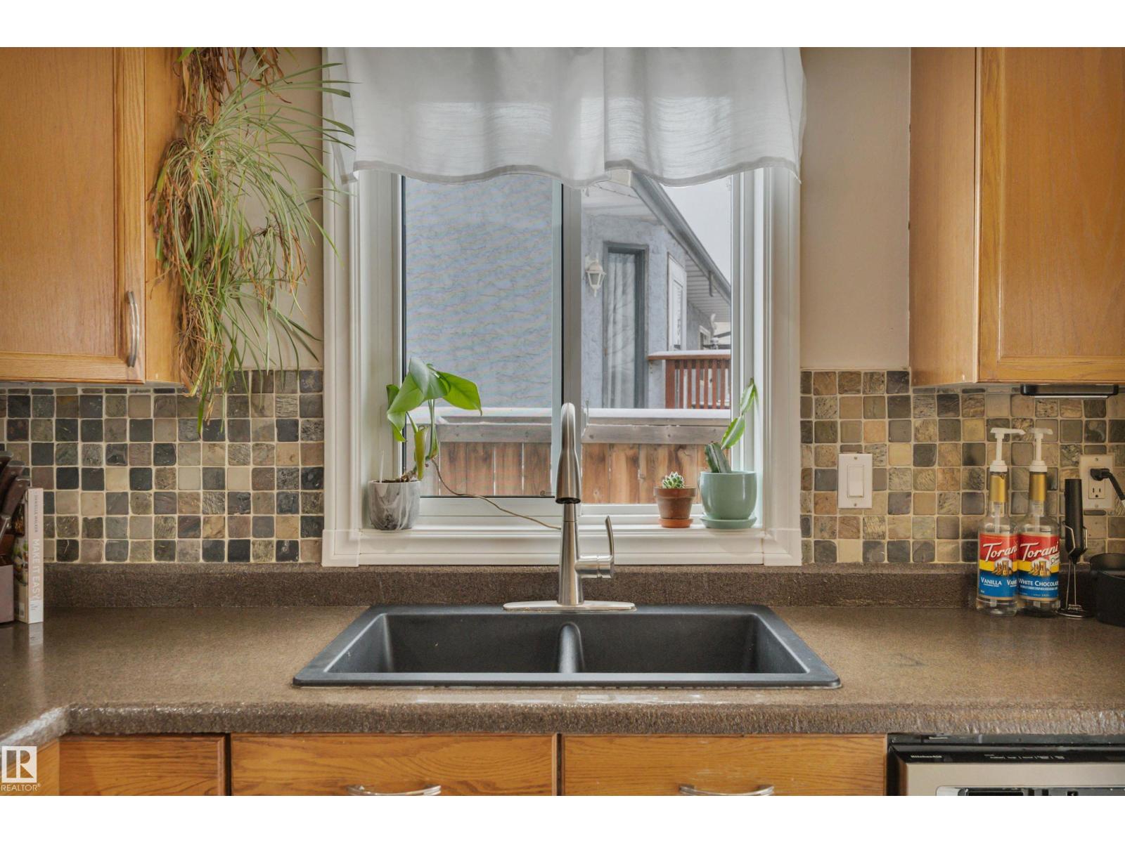 1003 49 St Nw, Edmonton, Alberta  T6L 4C8 - Photo 11 - E4479315