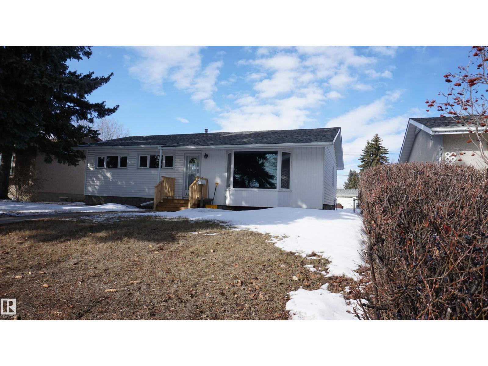 12924 135a Av Nw, Edmonton, Alberta  T5L 3Z7 - Photo 2 - E4479316