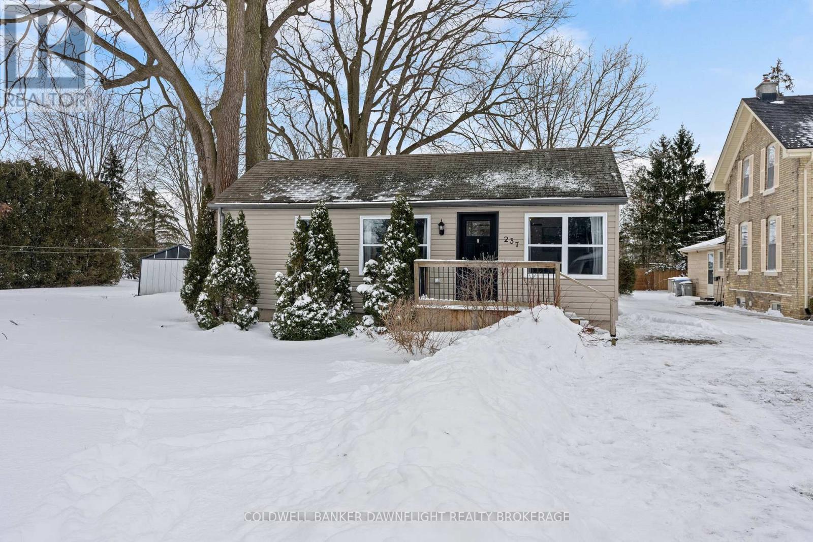 237 Huron Street W, South Huron, Ontario  N0M 1S2 - Photo 2 - X12718800