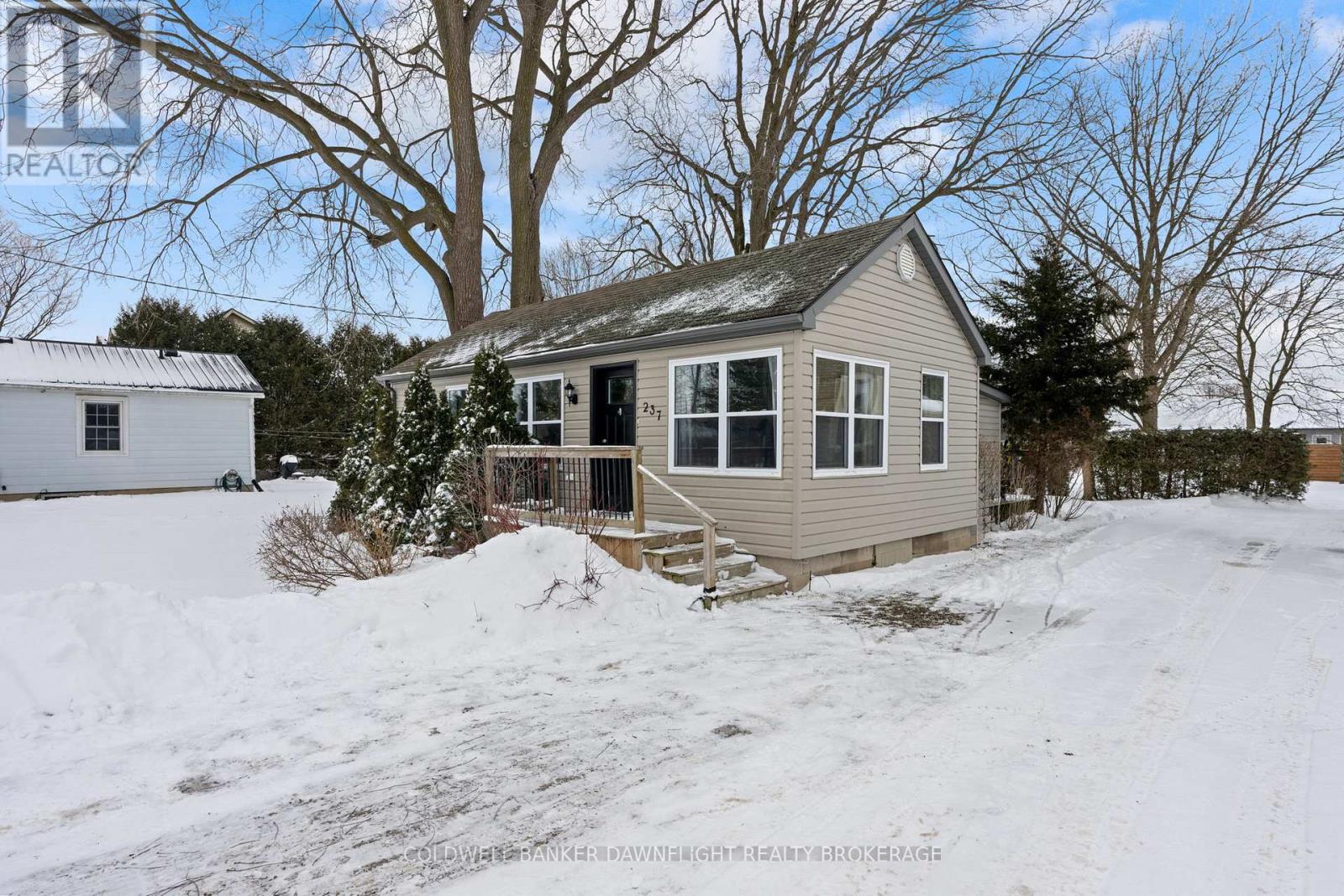 237 Huron Street W, South Huron, Ontario  N0M 1S2 - Photo 3 - X12718800