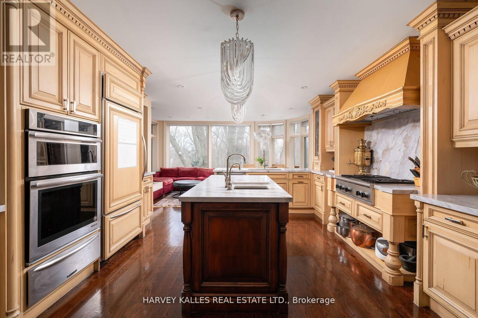 7 Ridgewood Road, Toronto (Forest Hill South), Ontario  M5P 1T4 - Photo 6 - C12929074