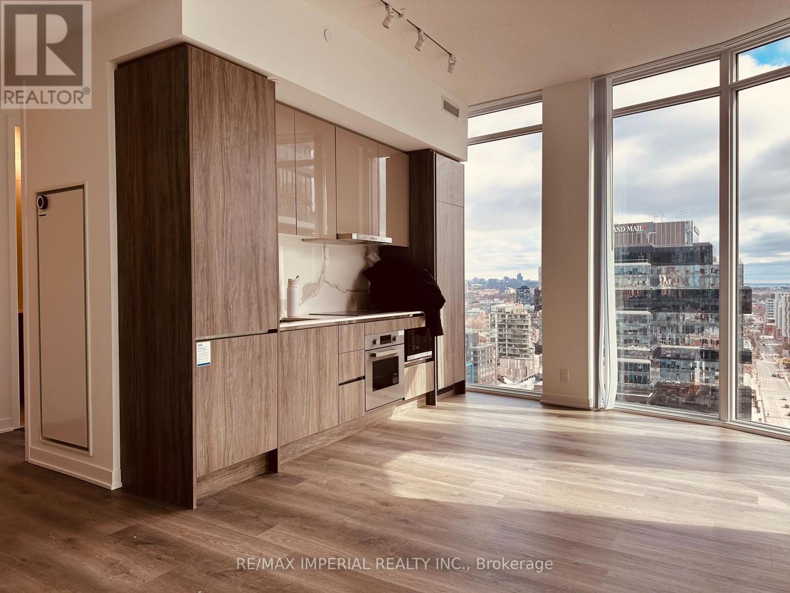 2506 - 180 Front Street E, Toronto (Moss Park), Ontario  M5A 0A9 - Photo 2 - C12929090