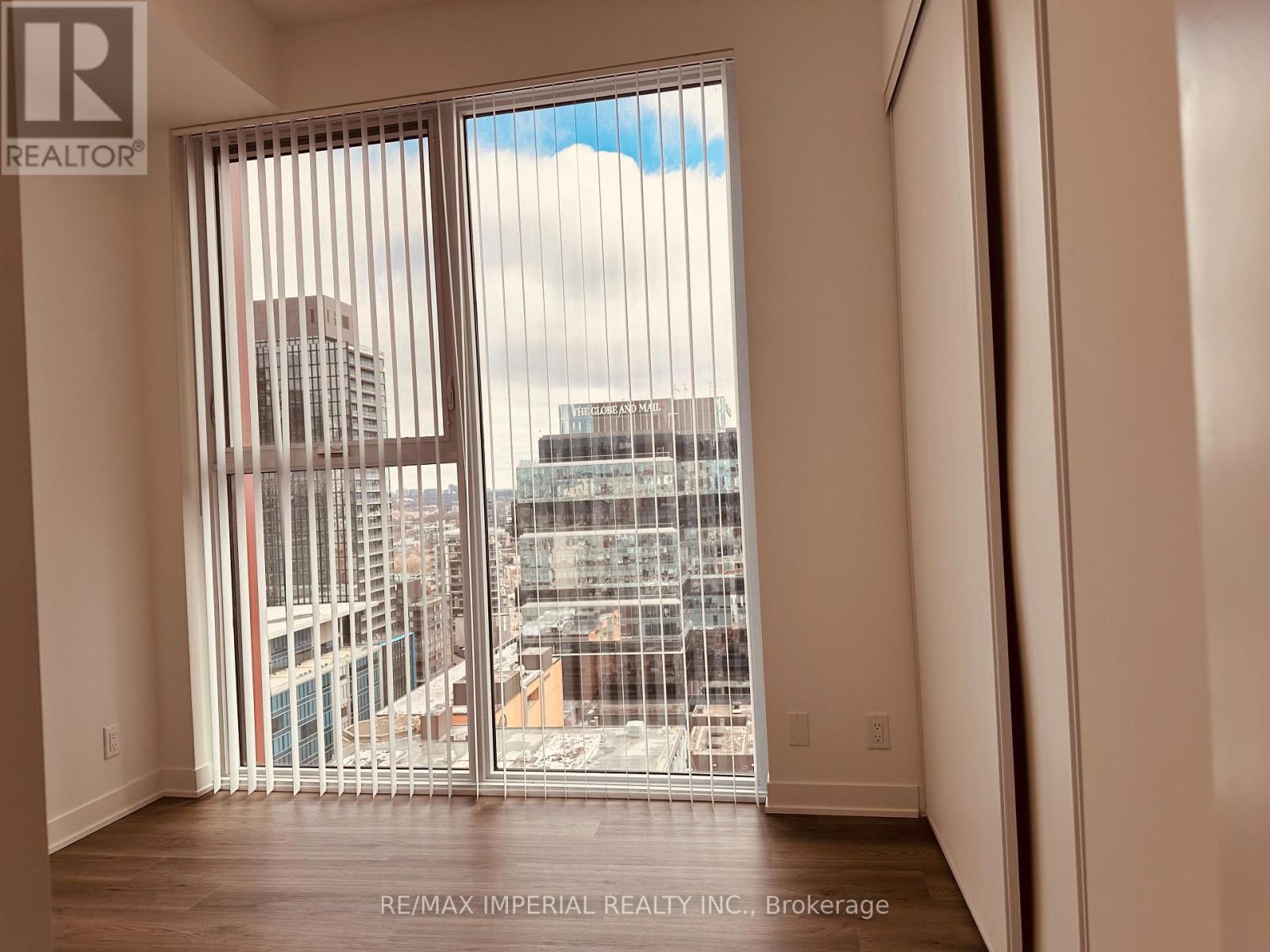 2506 - 180 Front Street E, Toronto (Moss Park), Ontario  M5A 0A9 - Photo 3 - C12929090