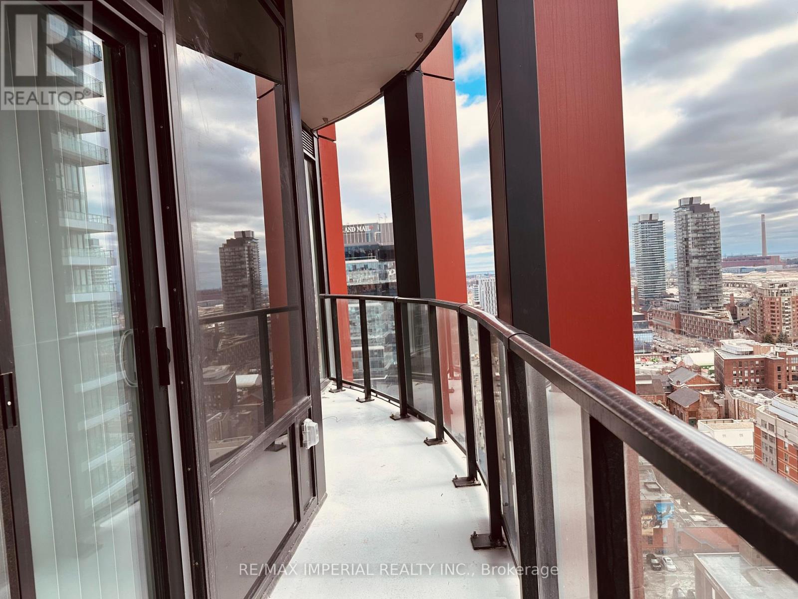 2506 - 180 Front Street E, Toronto (Moss Park), Ontario  M5A 0A9 - Photo 8 - C12929090