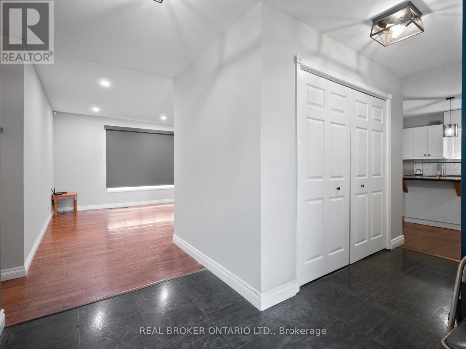 105 Calla Terrace, Welland, Ontario  L3C 7C2 - Photo 3 - X12687620