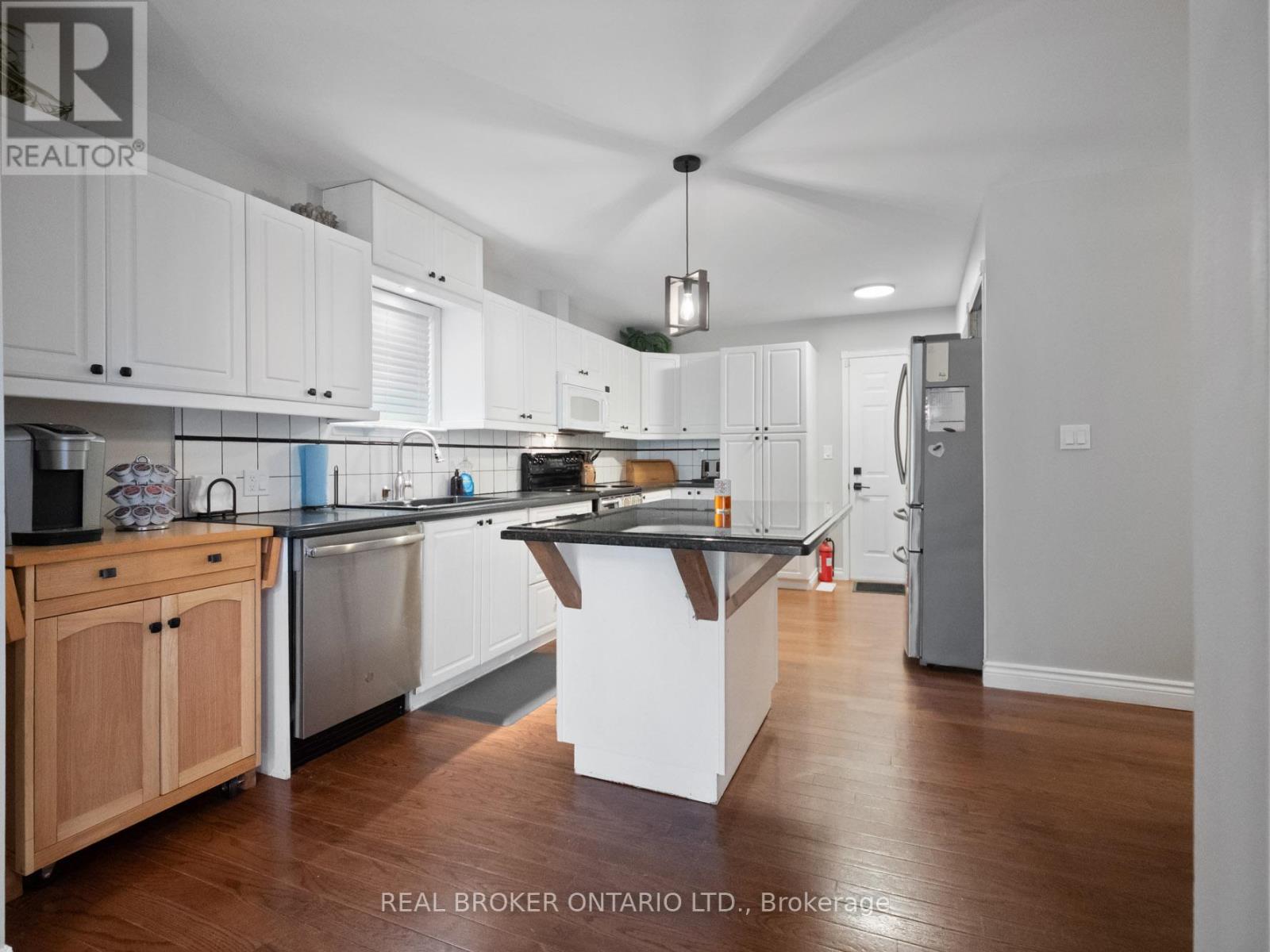 105 Calla Terrace, Welland, Ontario  L3C 7C2 - Photo 4 - X12687620