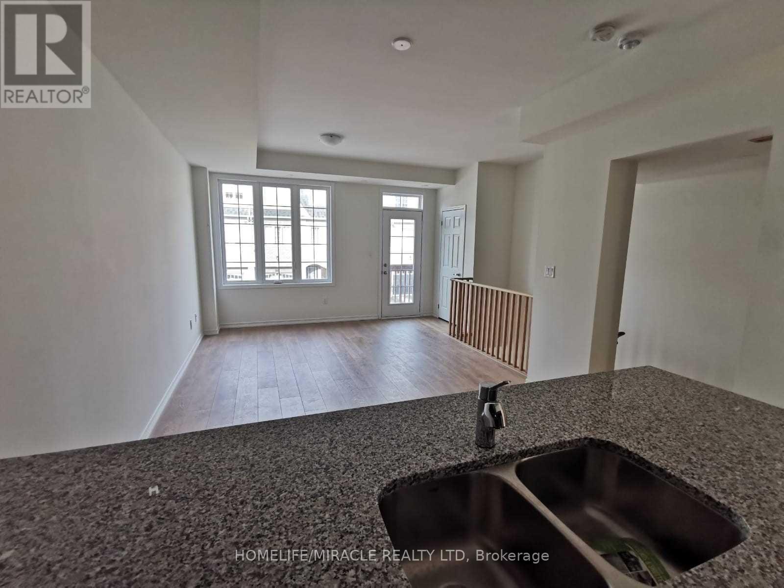 2565 Mojave Path, Oshawa, Ontario  L1L 0P9 - Photo 6 - E12929210