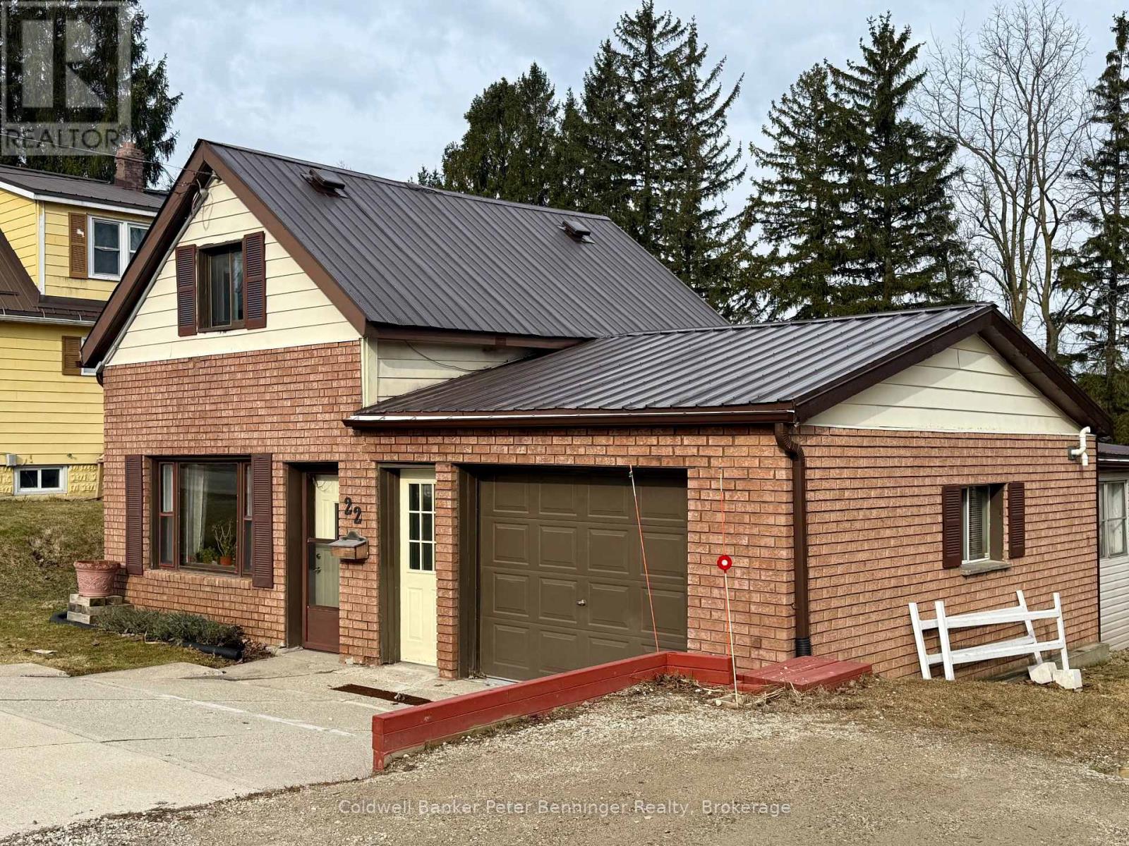 22 Mcgivern Street, Brockton, Ontario  N0G 2V0 - Photo 3 - X12929140