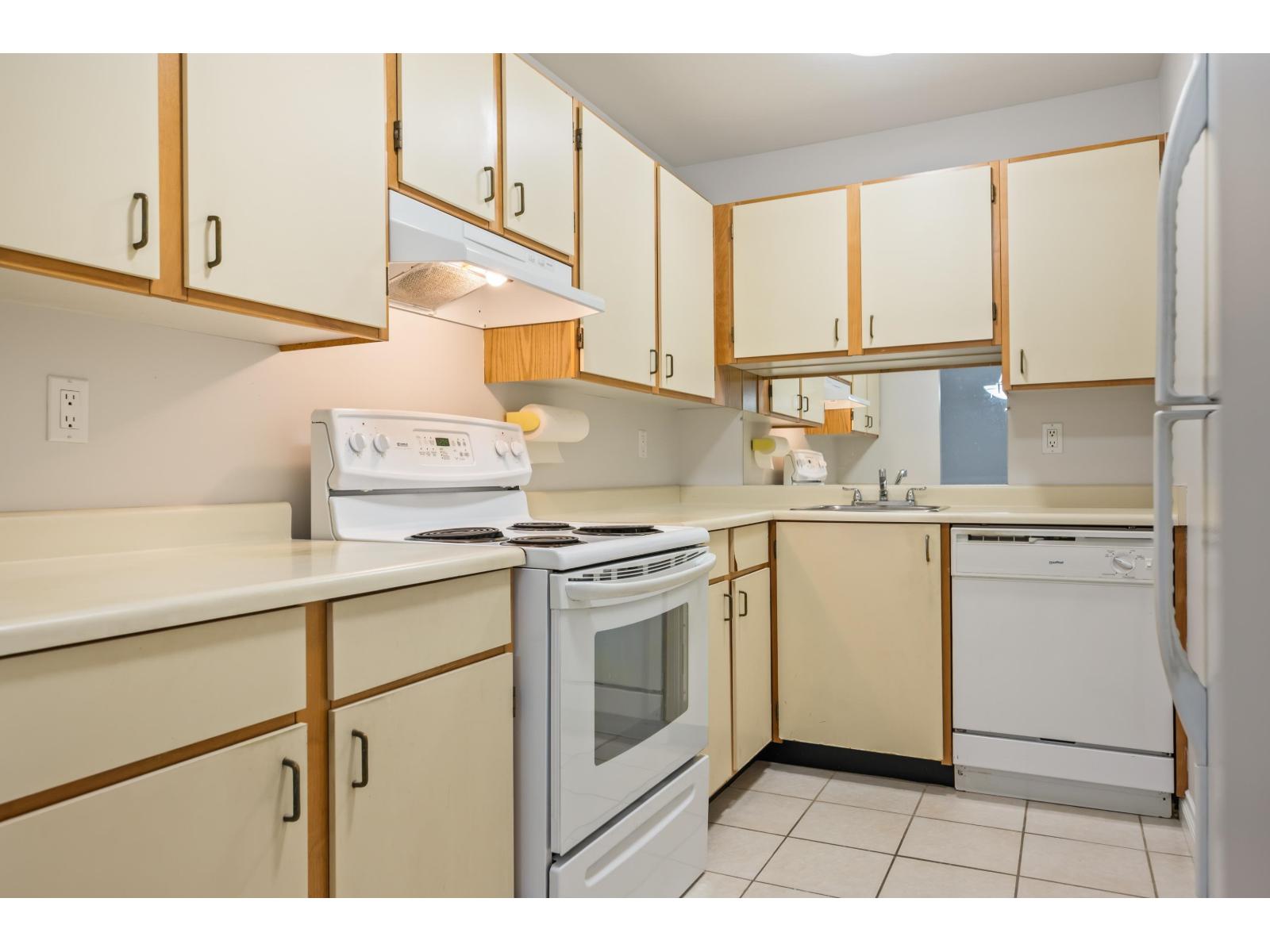 302 10662 151a Street, Surrey, British Columbia  V3R 8T3 - Photo 20 - R3103490