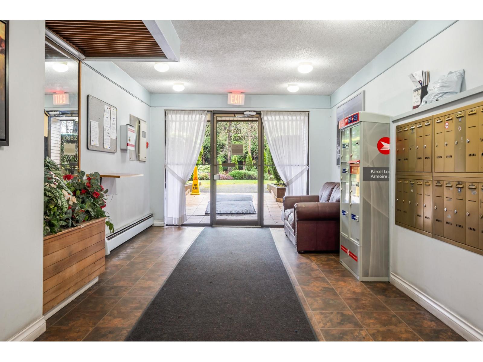 302 10662 151a Street, Surrey, British Columbia  V3R 8T3 - Photo 5 - R3103490