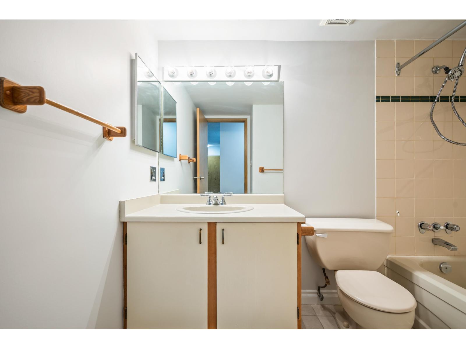 302 10662 151a Street, Surrey, British Columbia  V3R 8T3 - Photo 32 - R3103490