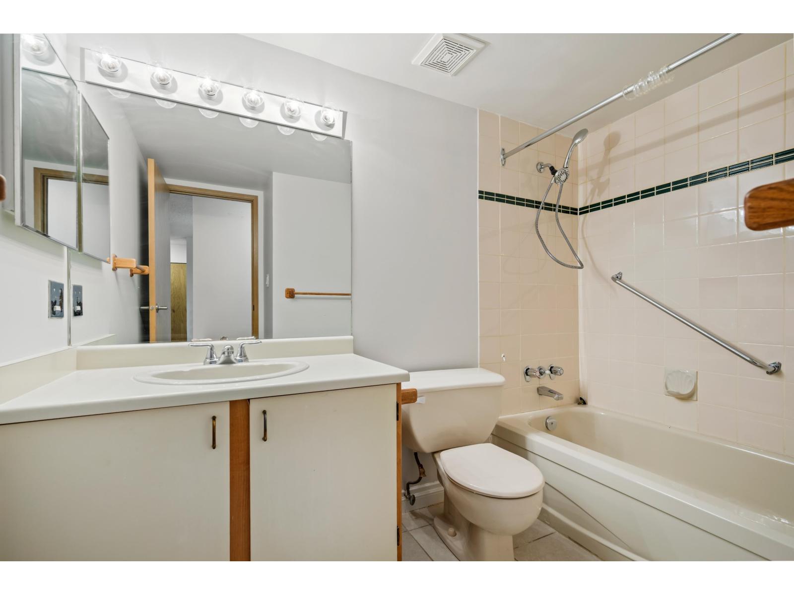 302 10662 151a Street, Surrey, British Columbia  V3R 8T3 - Photo 31 - R3103490