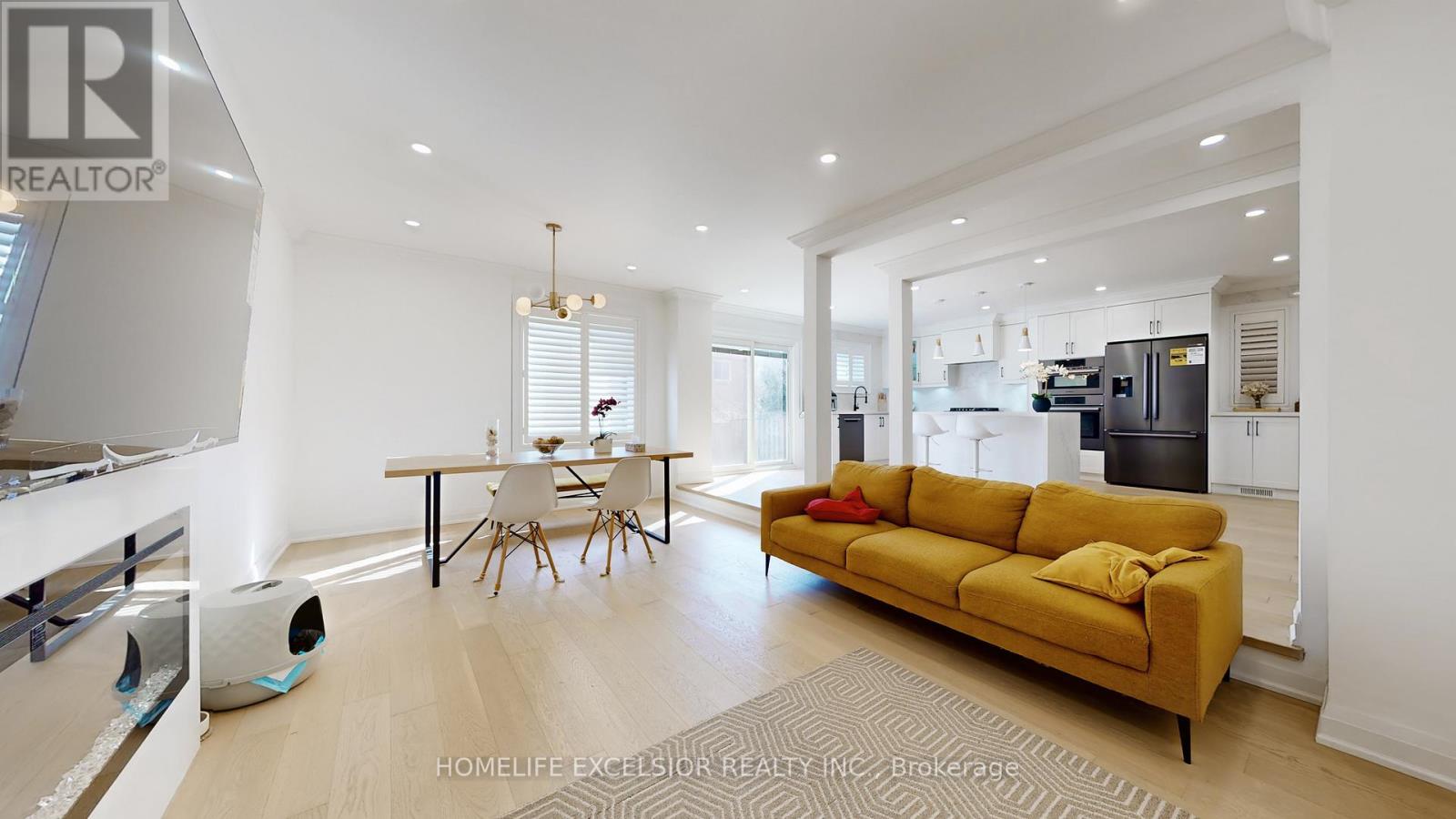 84 Jessica Gardens, Vaughan, Ontario  L4J 3G2 - Photo 4 - N12929144