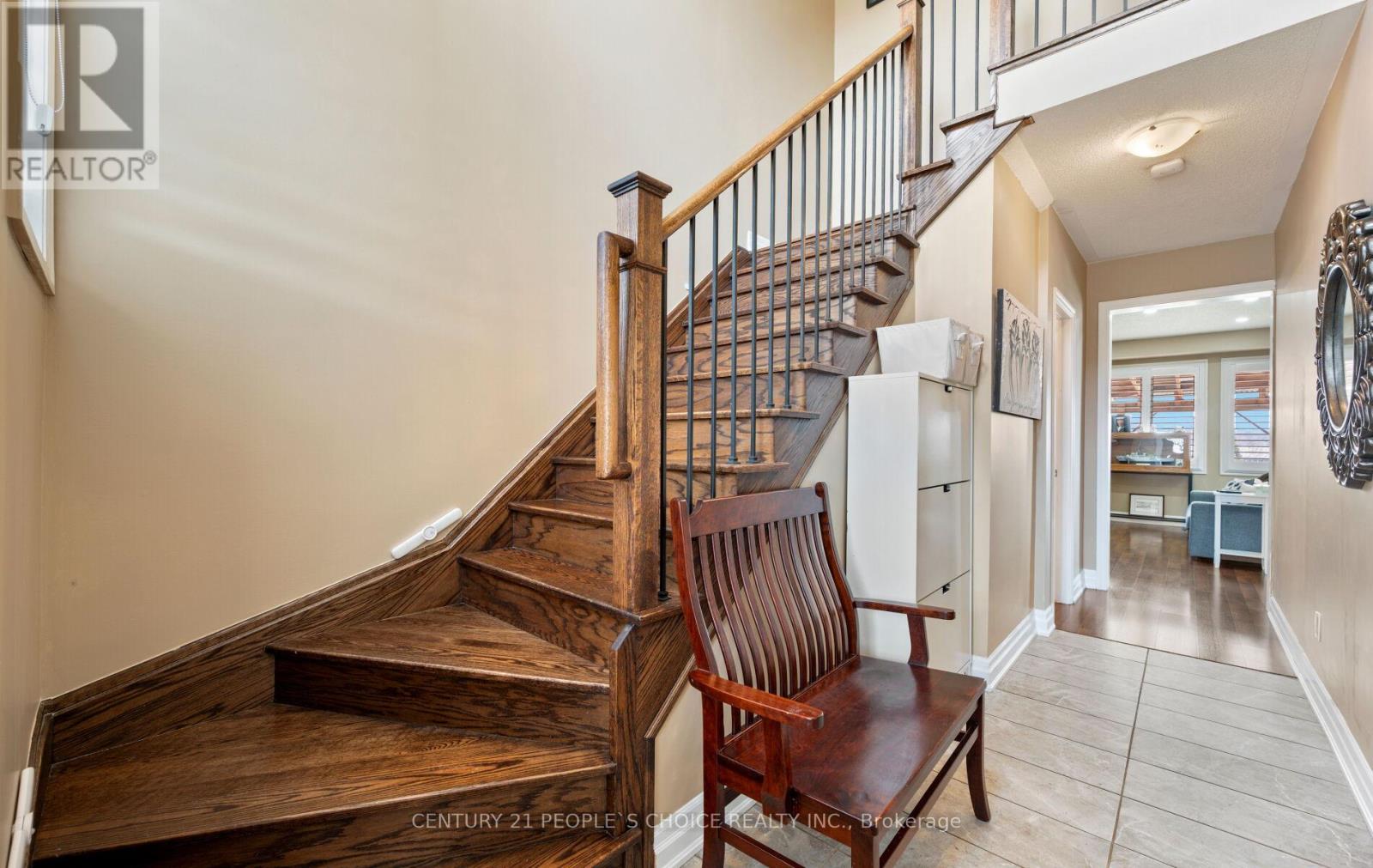 17 Wagner Crescent, Essa, Ontario  L3W 0P4 - Photo 5 - N12929152