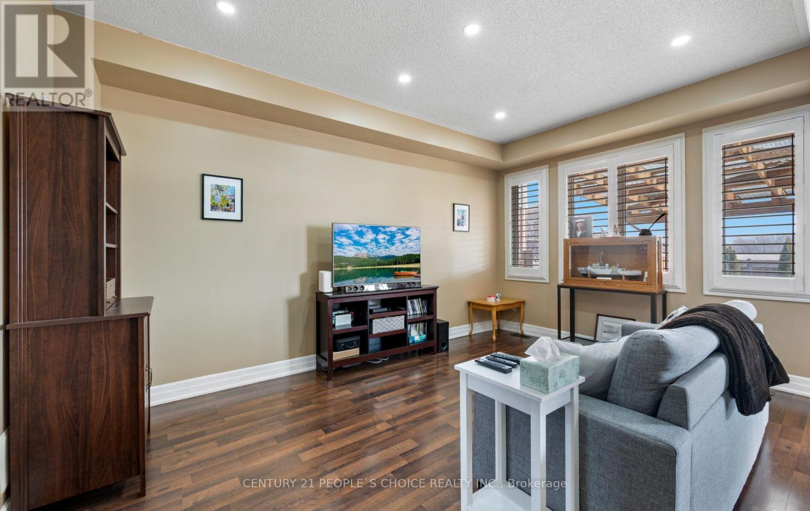 17 Wagner Crescent, Essa, Ontario  L3W 0P4 - Photo 7 - N12929152