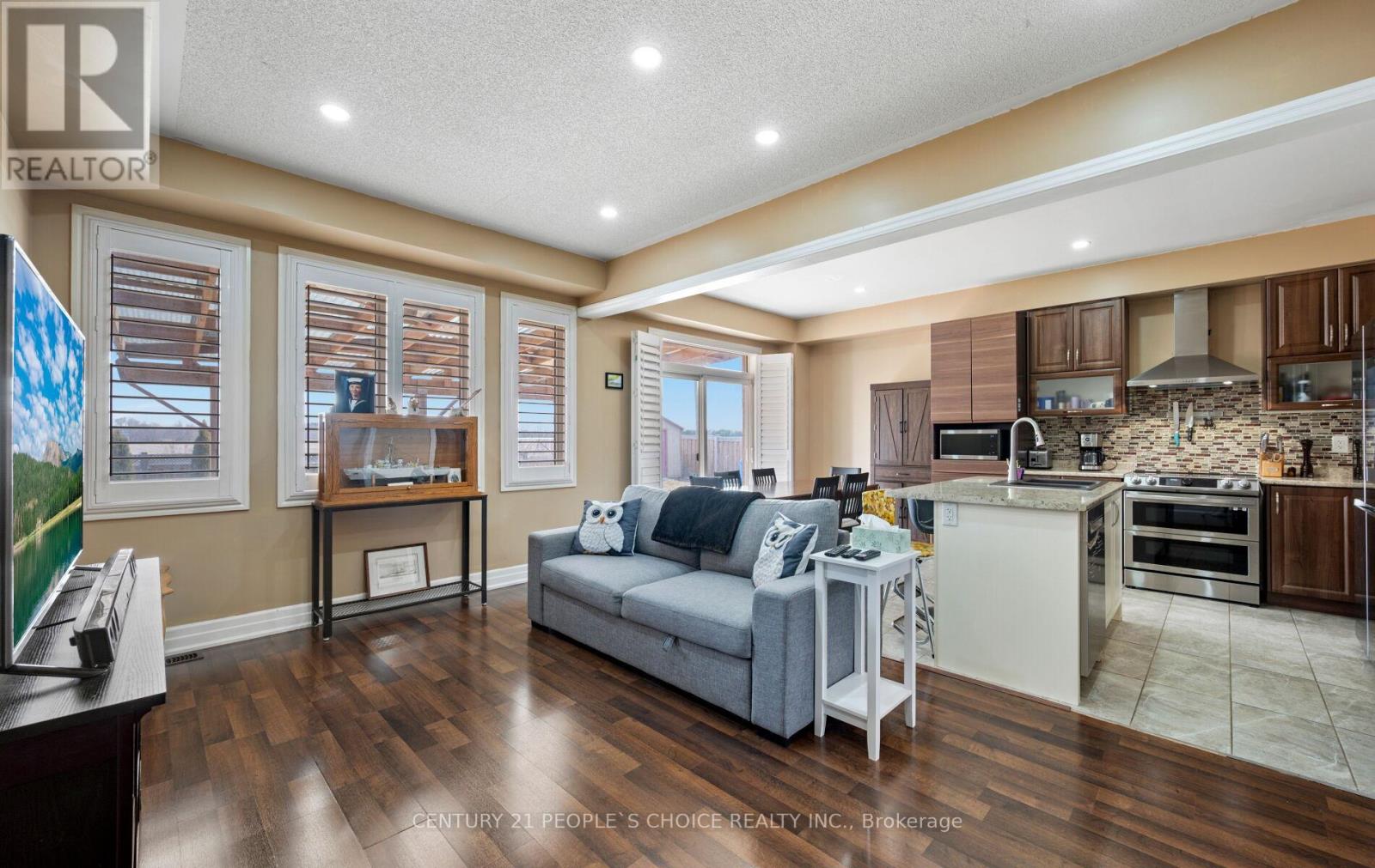 17 Wagner Crescent, Essa, Ontario  L3W 0P4 - Photo 8 - N12929152