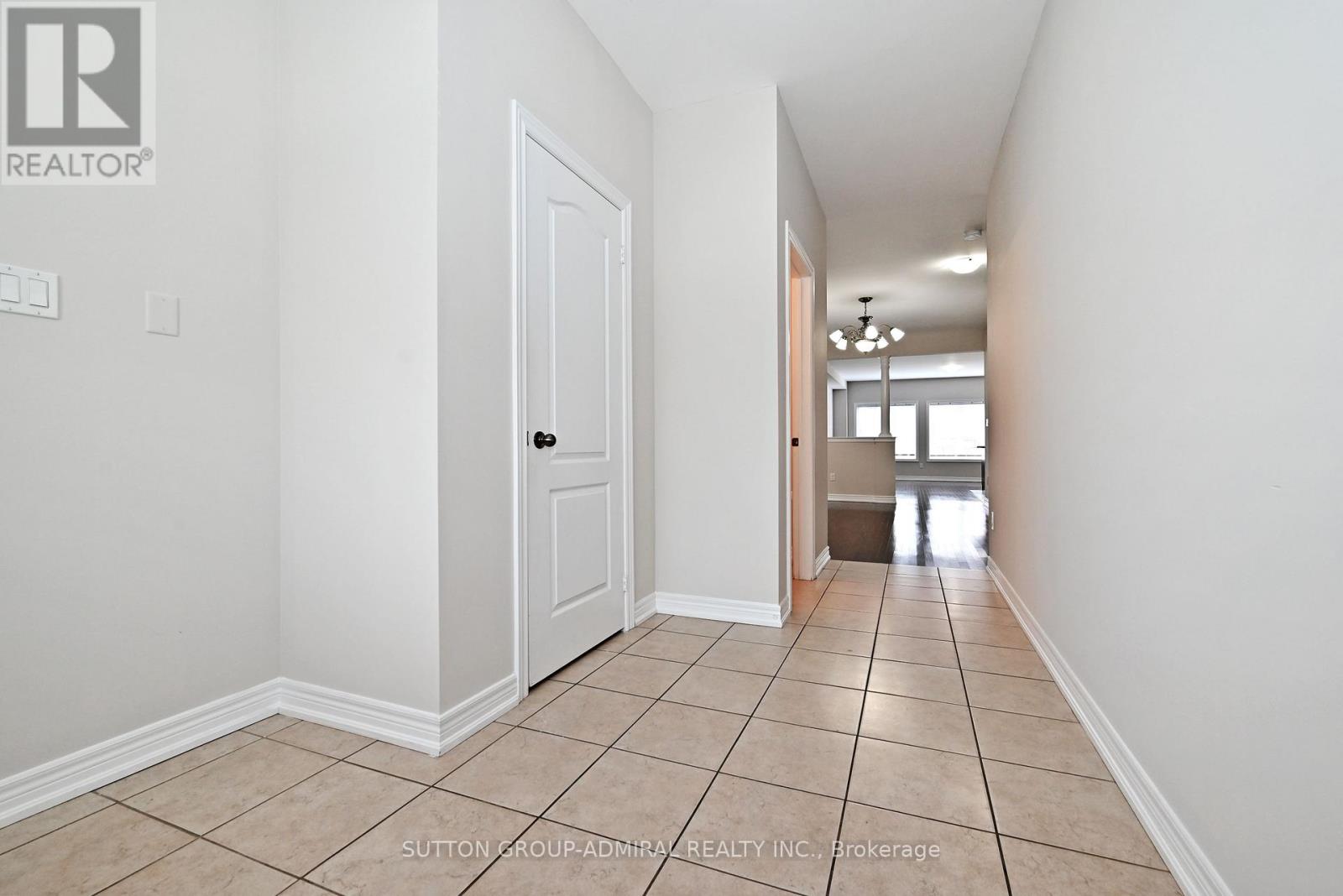 110 Southdown Avenue, Vaughan, Ontario L6A 4N3 - Photo 3 - N12929200