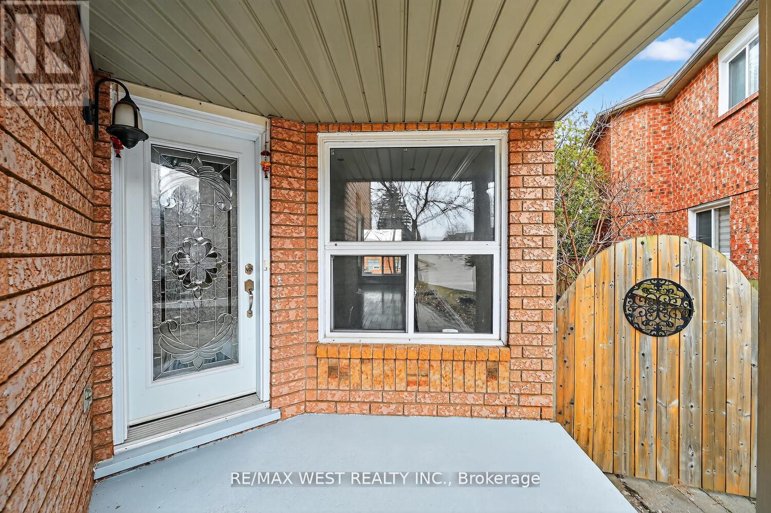 75 Forestgrove Circle, Brampton, Ontario L6Z 4T3 - Photo 4 - W12736930