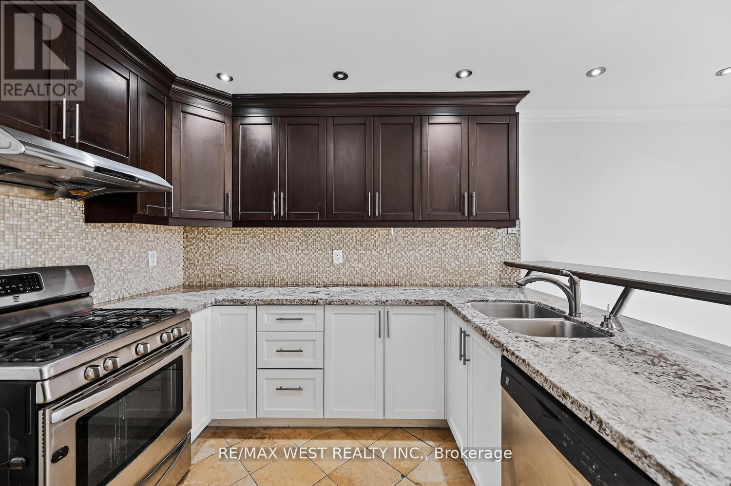 75 Forestgrove Circle, Brampton, Ontario L6Z 4T3 - Photo 15 - W12736930