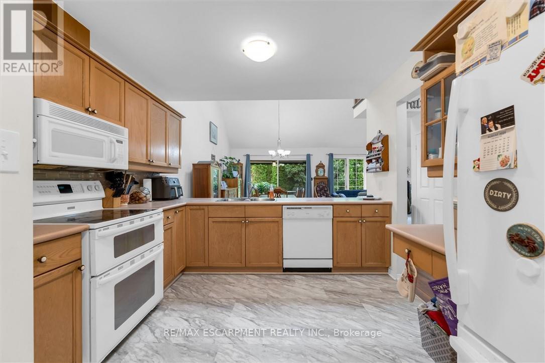 4112 Boysenberry Court, Lincoln (Lincoln-Jordan/vineland), Ontario  L0R 2C0 - Photo 12 - X12478799