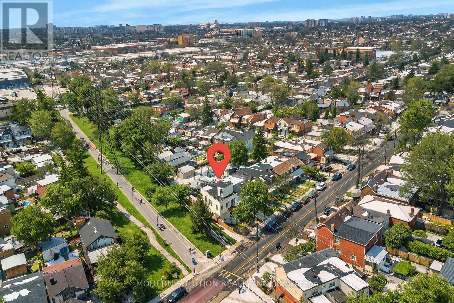 UPPER - 66 SILVERTHORN AVENUE, Toronto, Ontario