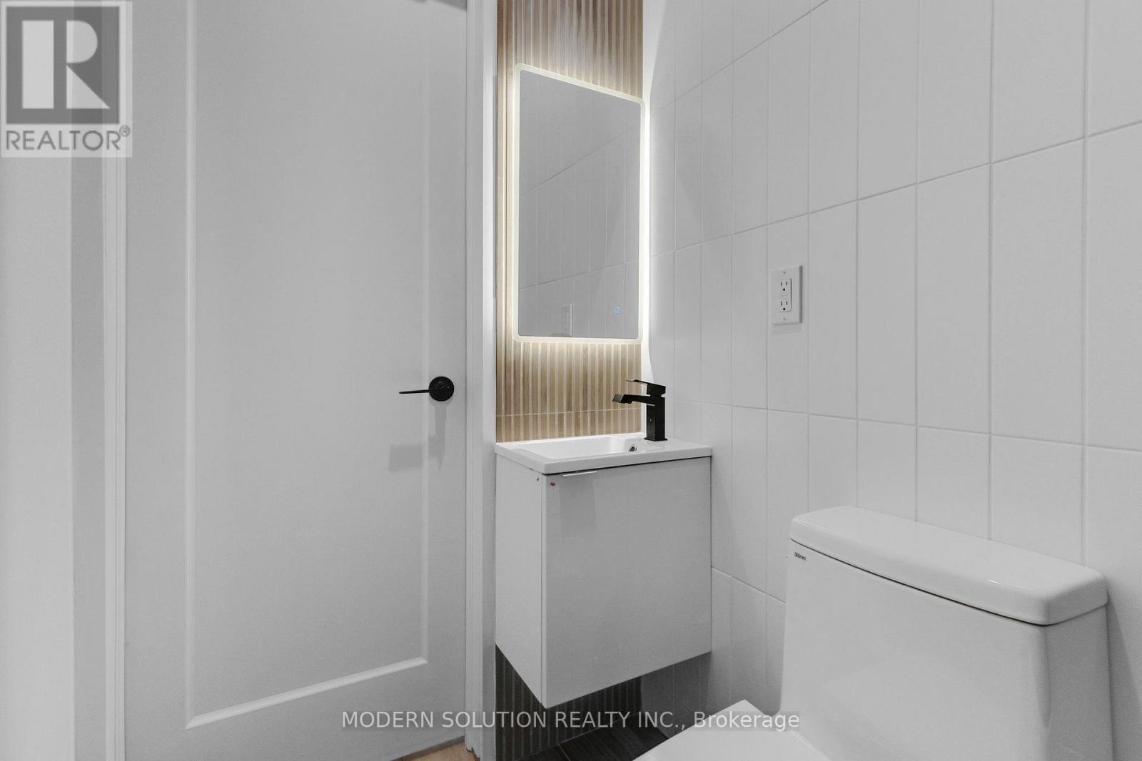 Upper - 66 Silverthorn Avenue, Toronto (Weston-Pellam Park), Ontario  M6N 3J8 - Photo 12 - W12929082